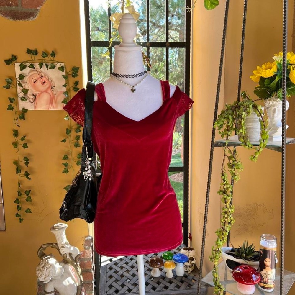 red velvet top lace sleeve y2k